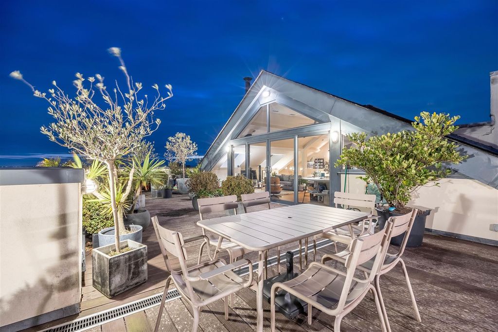 Primary image of 3 bed flat for saleStirling Hall, Elm Road, Leigh-On-Sea SS9