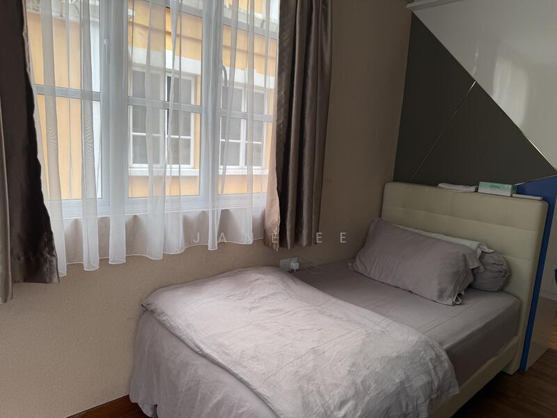 Additional image 15 of Burgundy Crescent