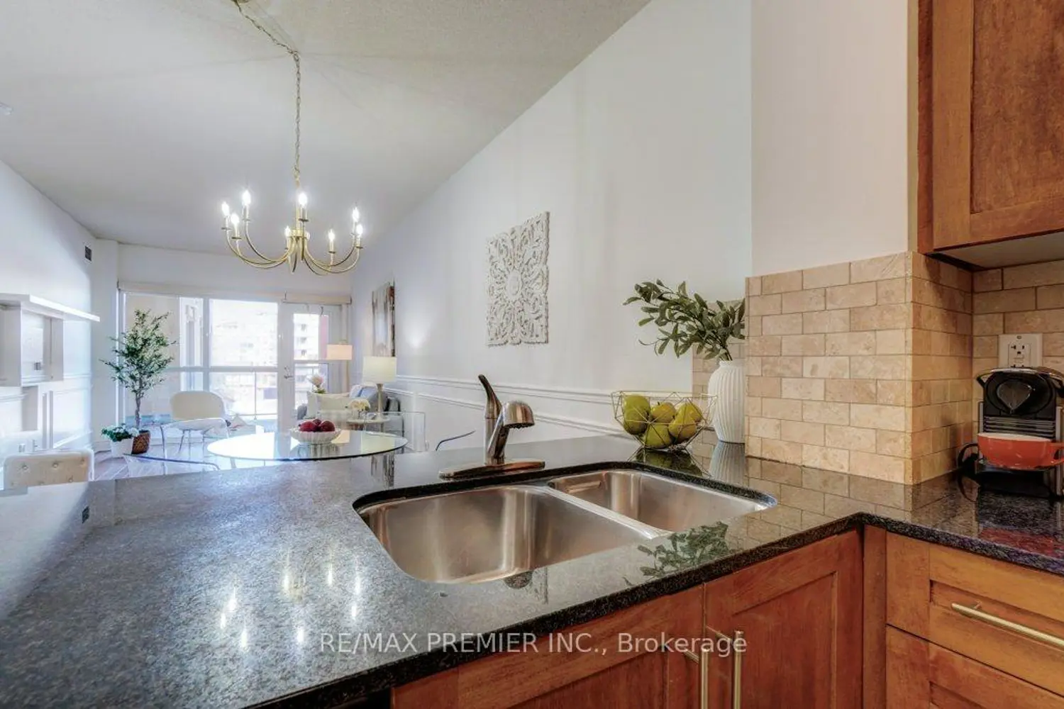 Additional image 6 of 160 Woodbridge Avenue 401