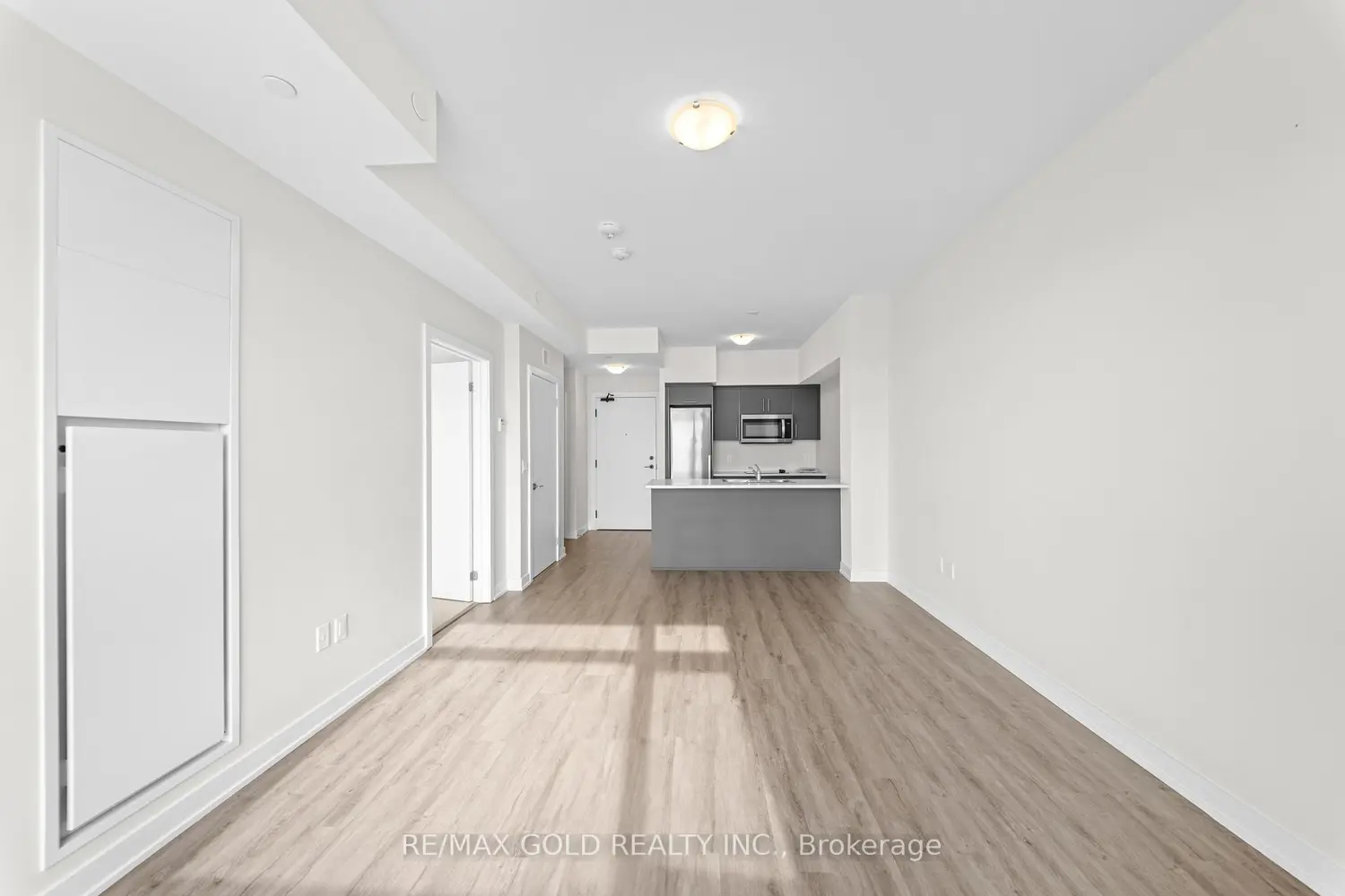 Additional image 11 of 600 North Service Road 506