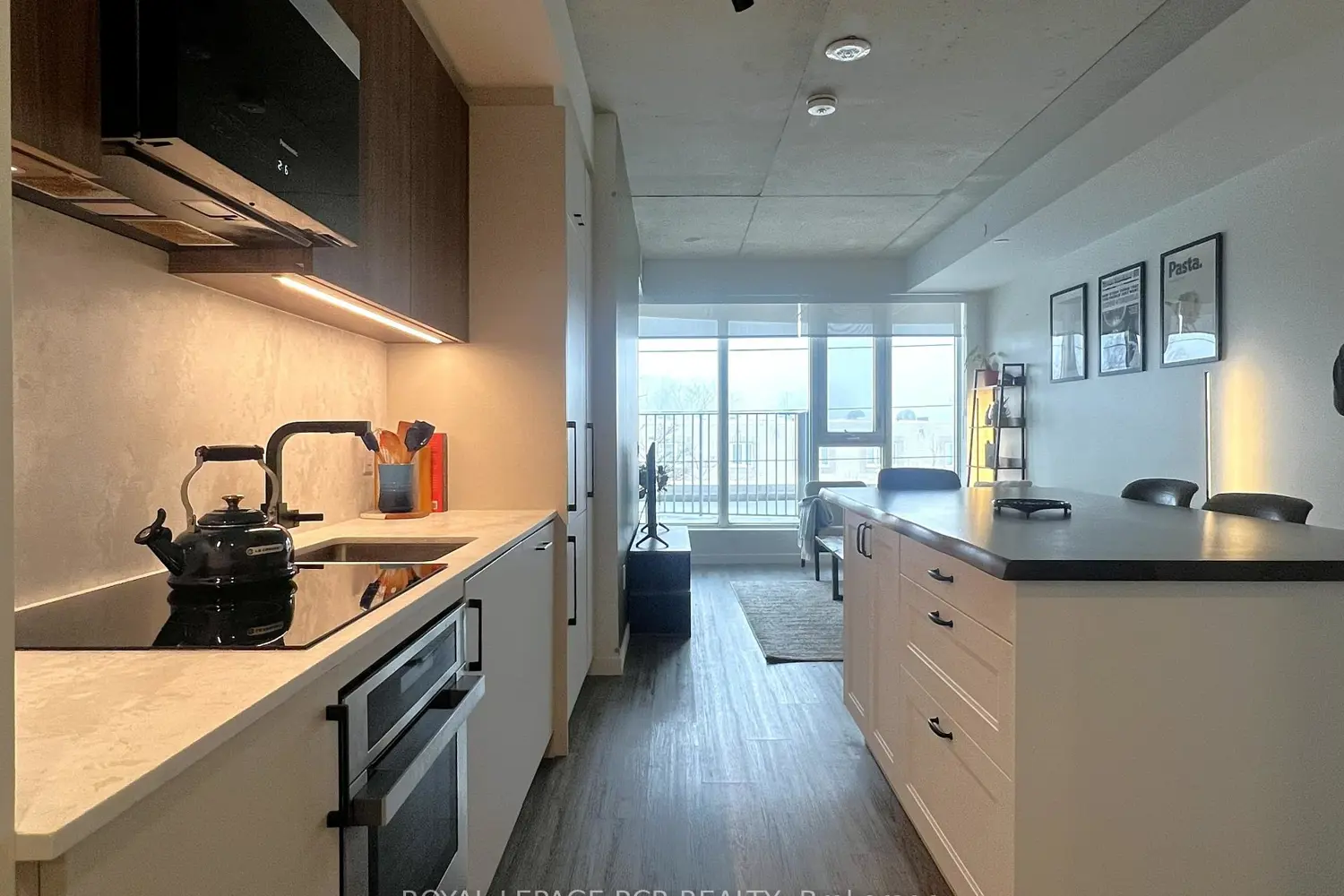 Additional image 4 of 689 The Queensway 321