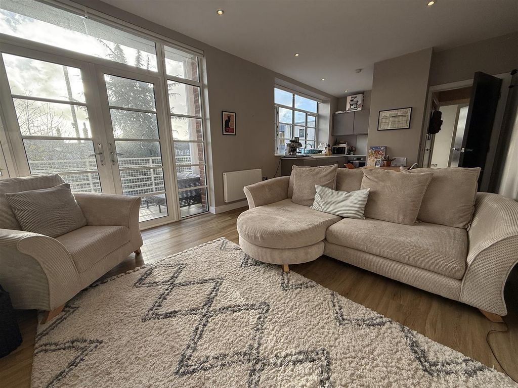 1 bed flat for saleRomilly Crescent, Cardiff CF11 photo 2