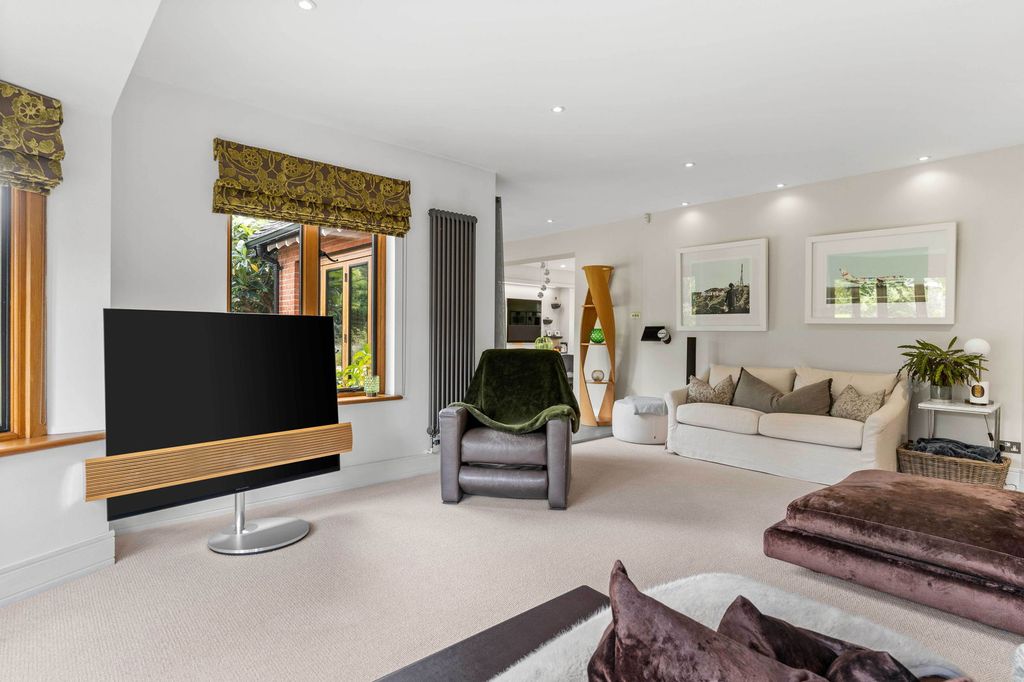 Additional image 25 of 6 bed detached house for saleRoundwood Avenue, Hutton Mount, Brentwood CM13