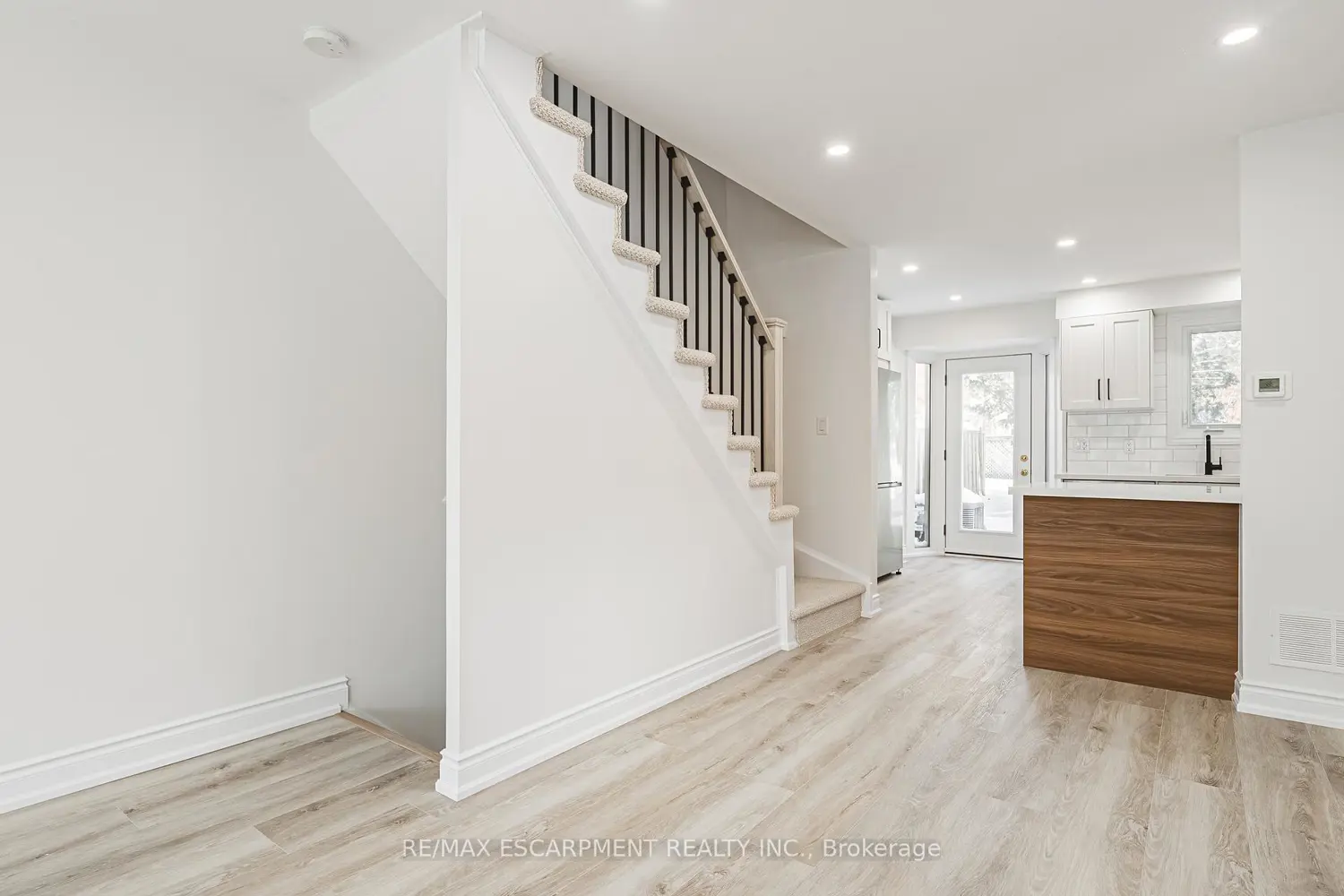 Additional image 10 of 895 Maple Avenue 101