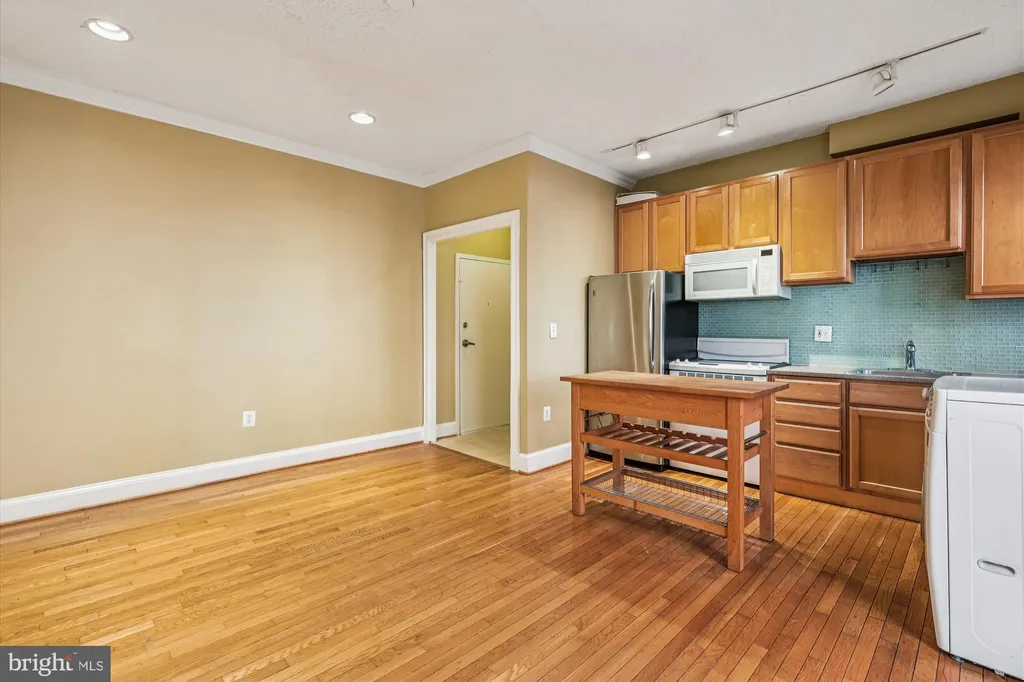 Additional image 4 of 1401 Columbia Road NW Unit 209, Washington, DC 20009