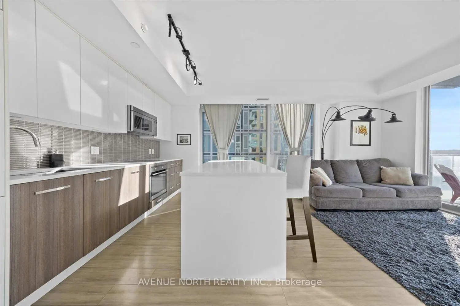 Additional image 6 of 111 Champagne Avenue 901