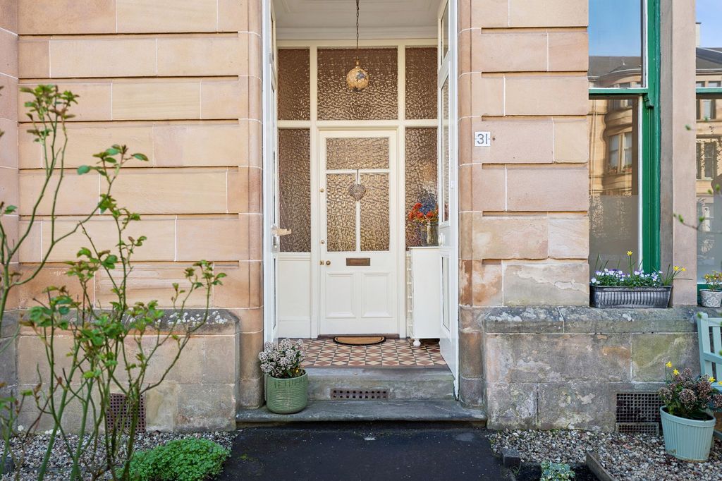 Additional image 2 of 3 bed flat for sale31 Glencairn Drive, Main Door, Pollokshields, Glasgow G41