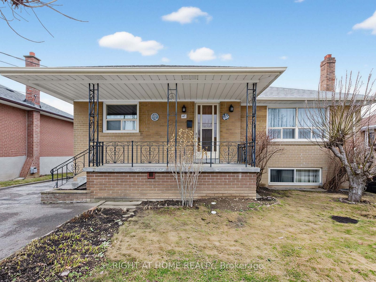 47 Gracefield Avenue, Toronto, ON, M6L 1L2