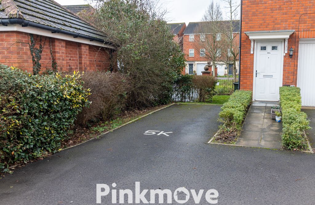 2 bed flat for salePowis Close, Newport NP10 photo 4