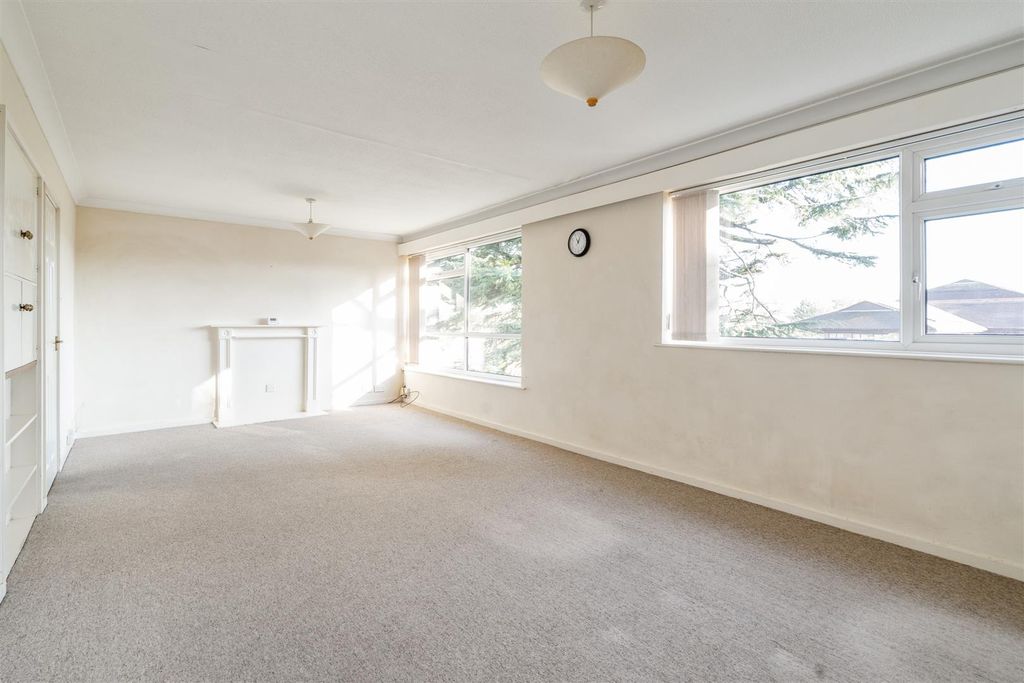 2 bed flat for saleKeresley Close, Solihull B91 photo 2