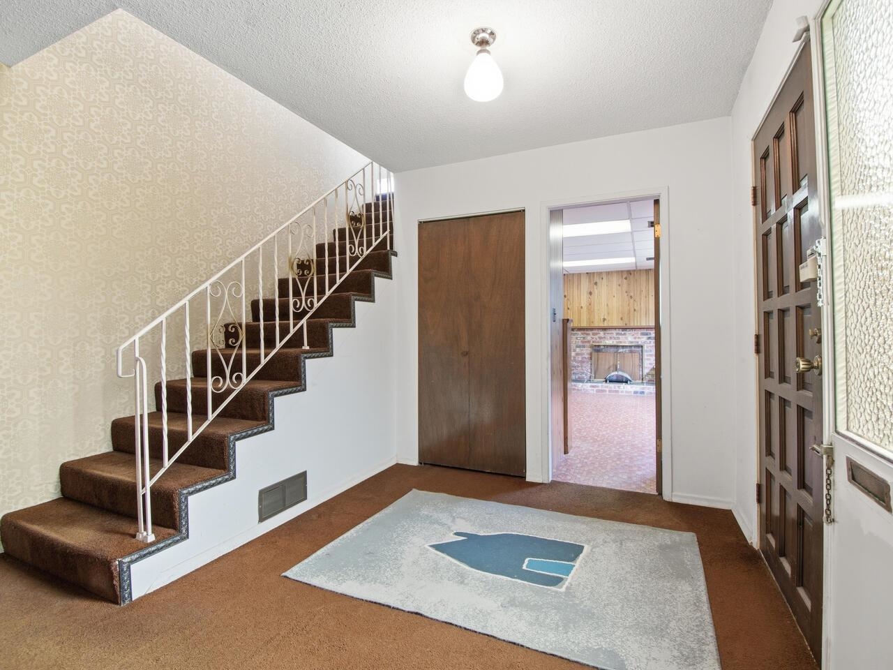 Additional image 2 of 407 13th Street E, North Vancouver, BC, V7L 2M2