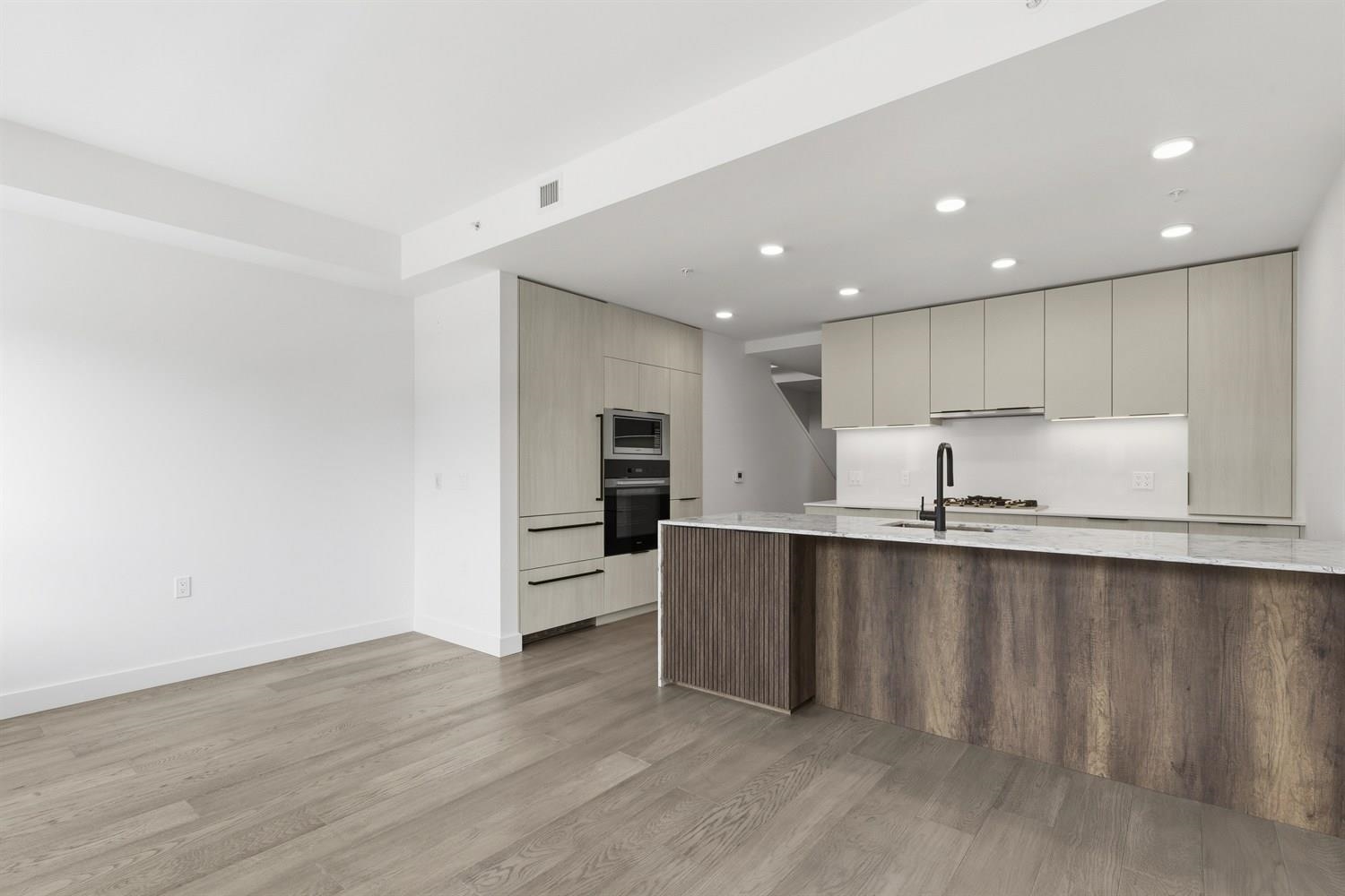 304-3590 39th Avenue W, Vancouver, BC, V6N 3A5