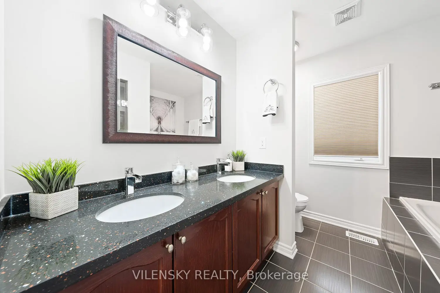 Additional image 11 of 8777 Dufferin Street 17