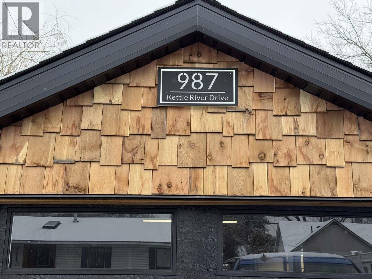 987 Kettle River Drive