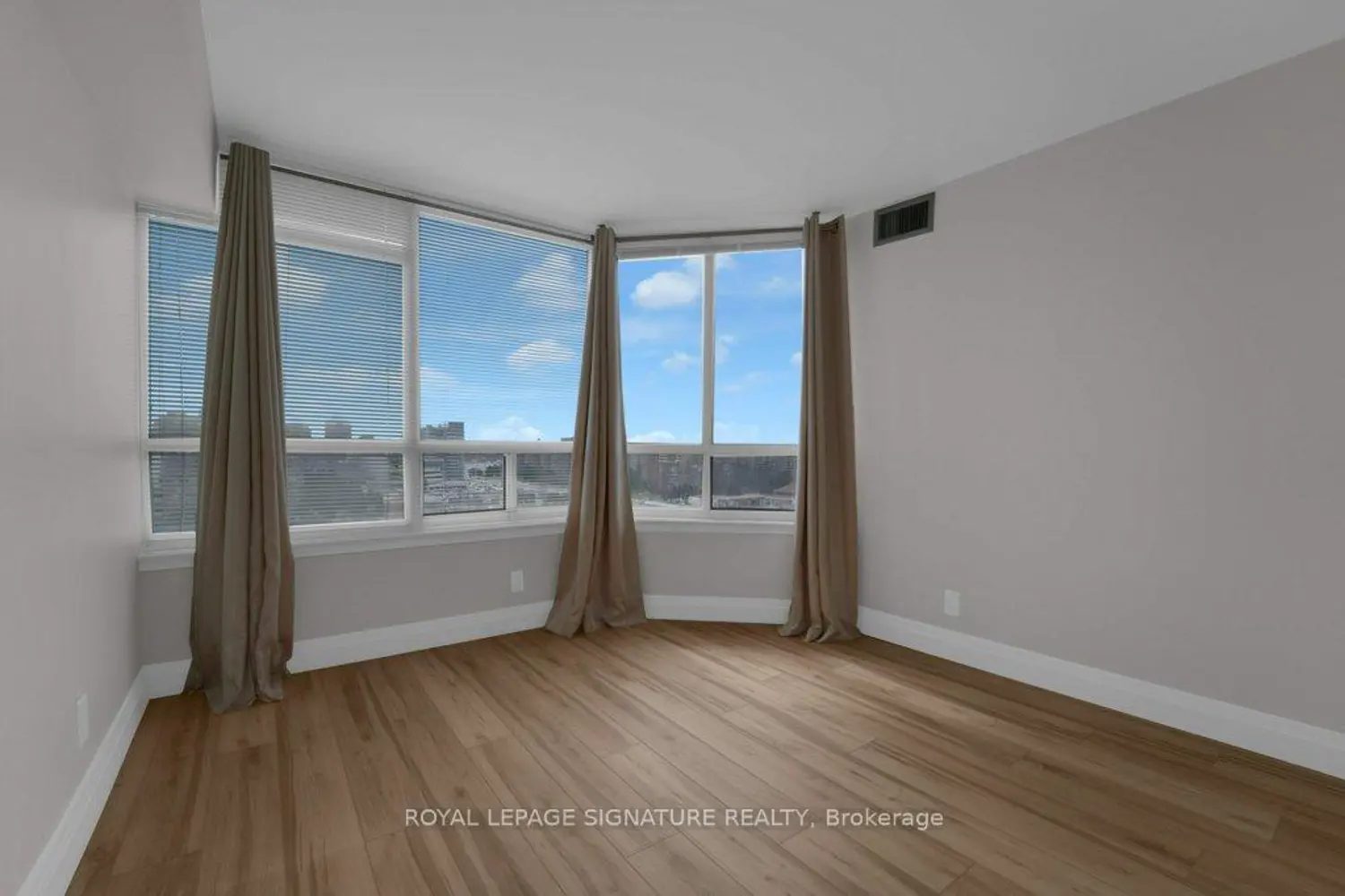 22 Clarissa Drive 1404 photo 3