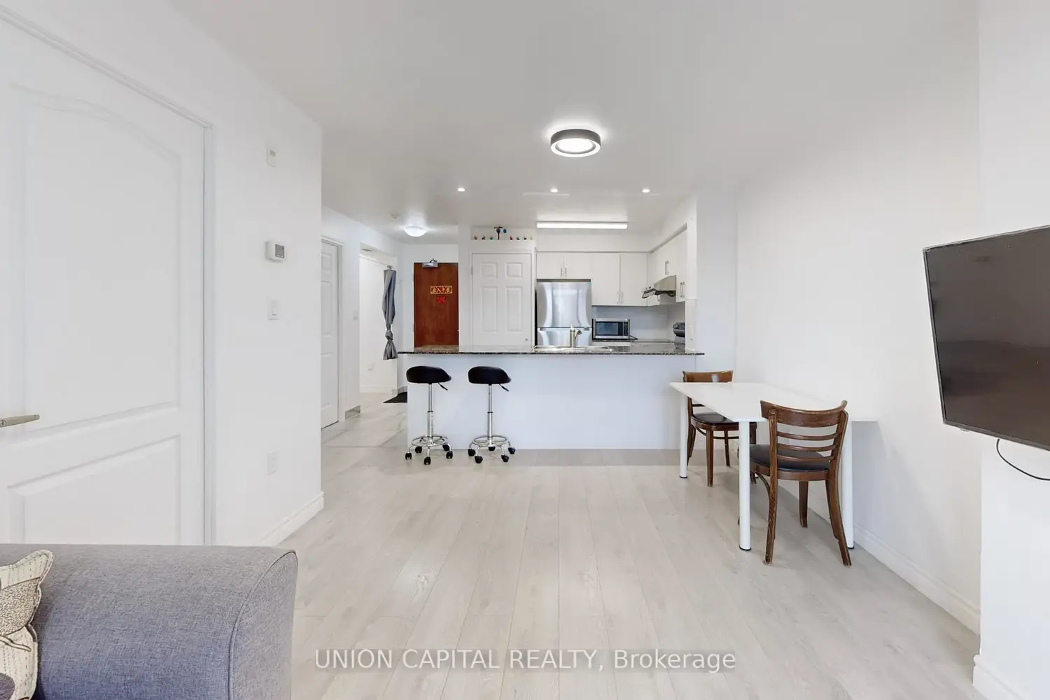 4600 Steeles Avenue 202