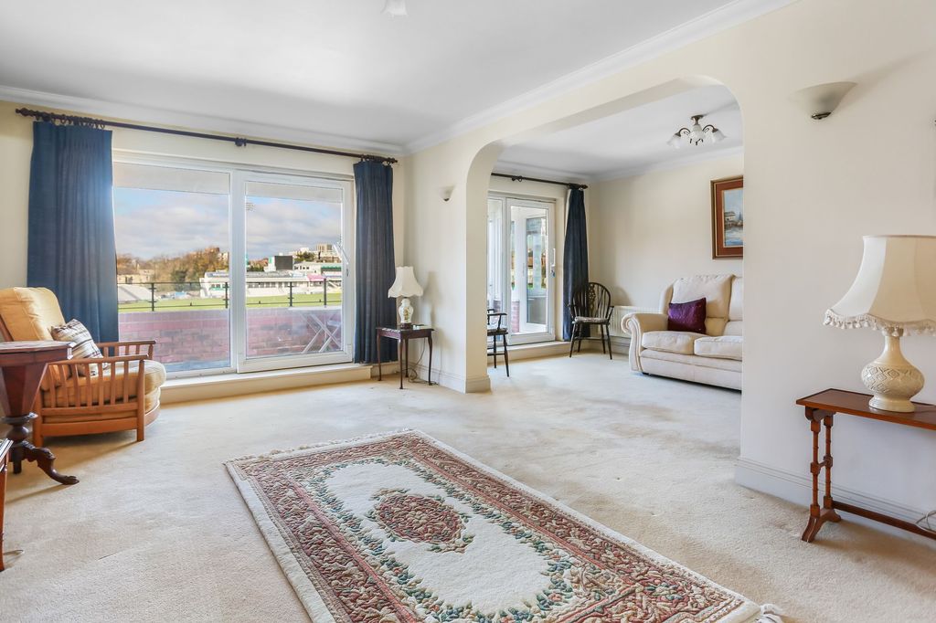 Additional image 2 of 2 bed flat for salePalmeira Avenue, Hove BN3
