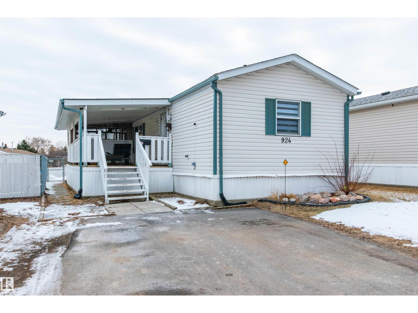 924 Jubilee Close, Sherwood Park, AB, T8H2G3