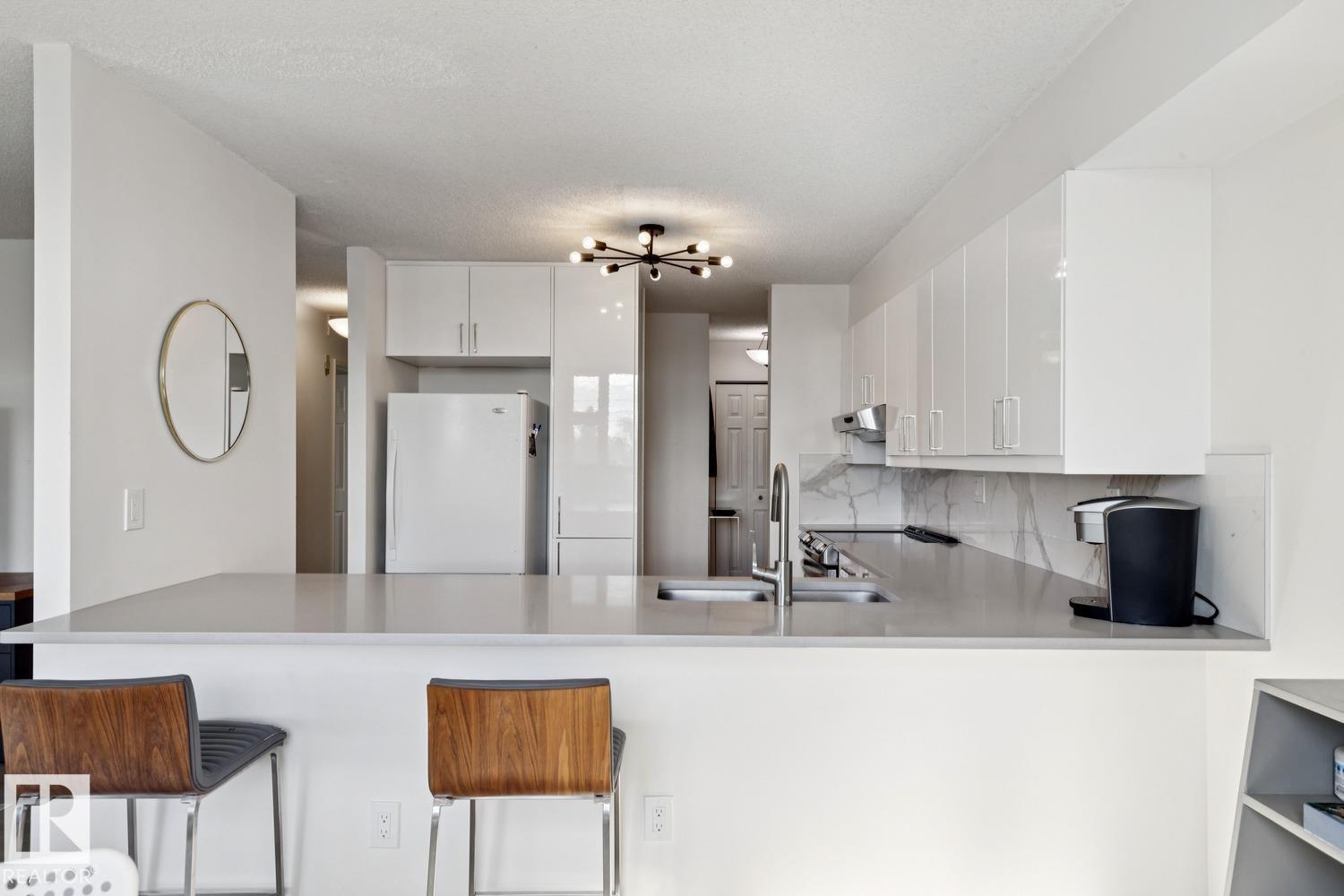 Additional image 6 of 401-10545 Saskatchewan Drive NW, Edmonton, AB, T6E6C6