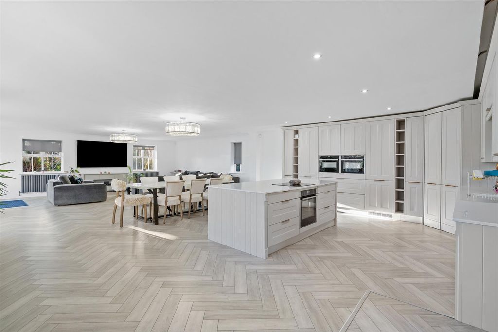 Additional image 10 of 6 bed detached house for salePark Drive, Hartlepool TS26
