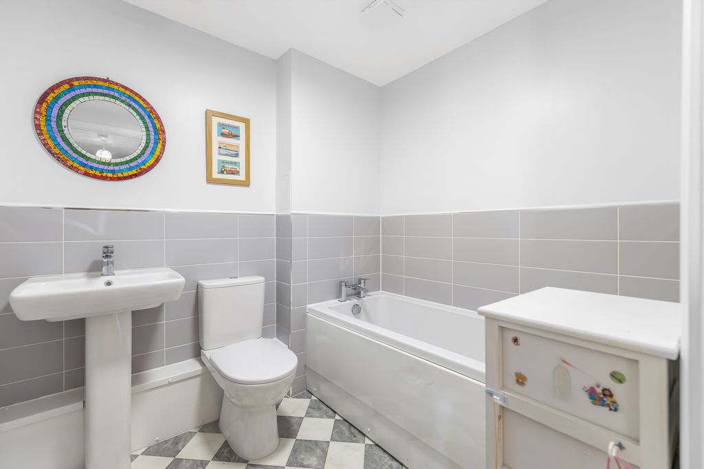 Additional image 10 of 2 bed flat for sale18/5 Fishwives Causeway, Portobello EH15