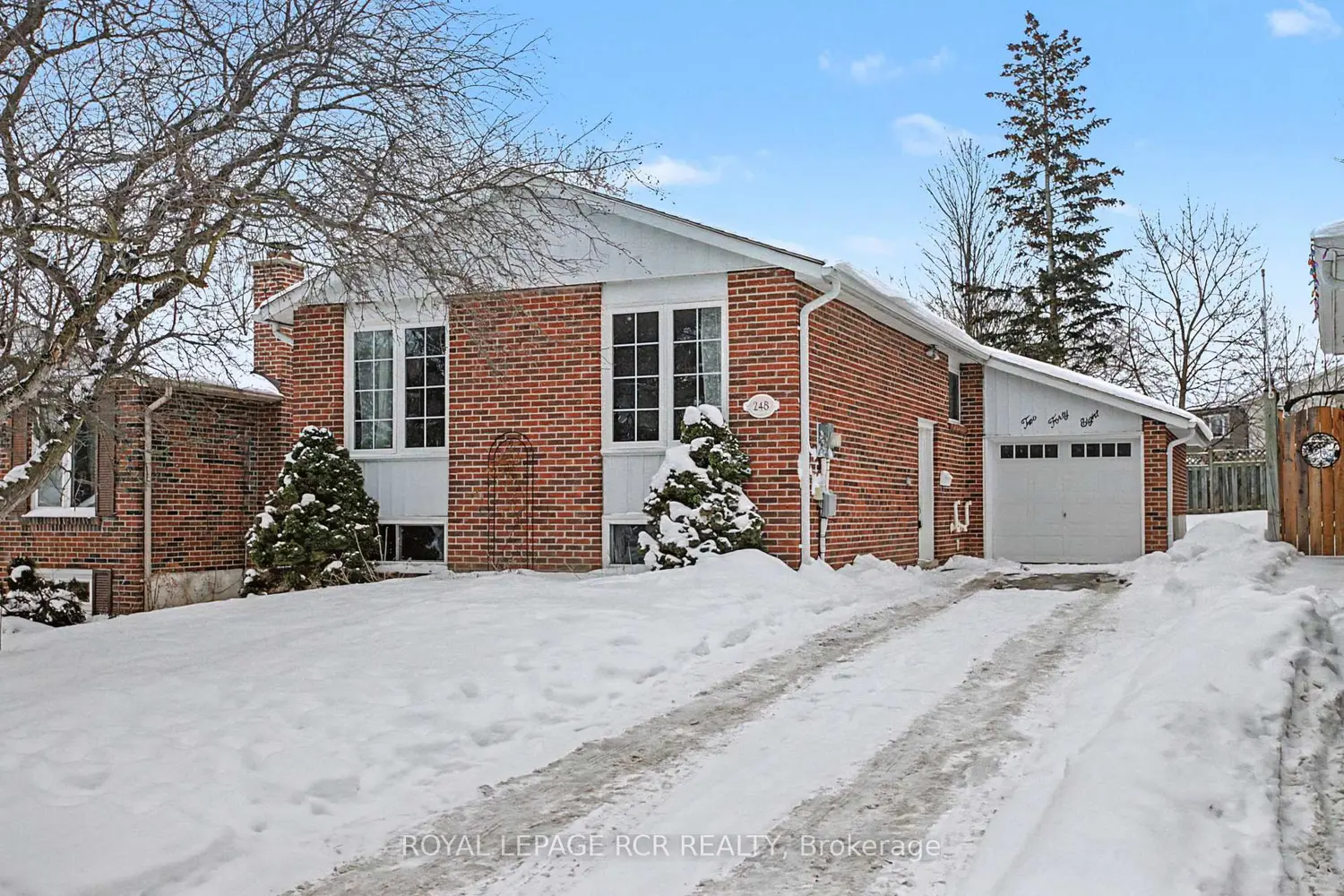 248 Talbot Crescent photo 2