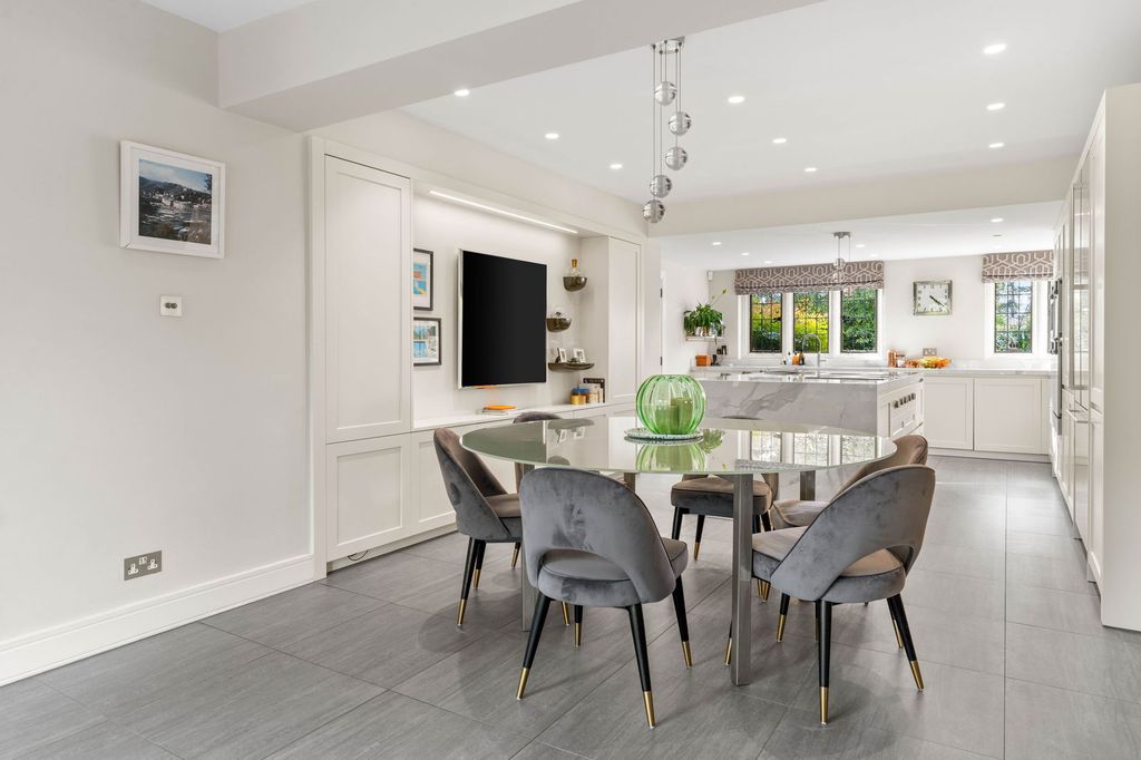 Additional image 13 of 6 bed detached house for saleRoundwood Avenue, Hutton Mount, Brentwood CM13