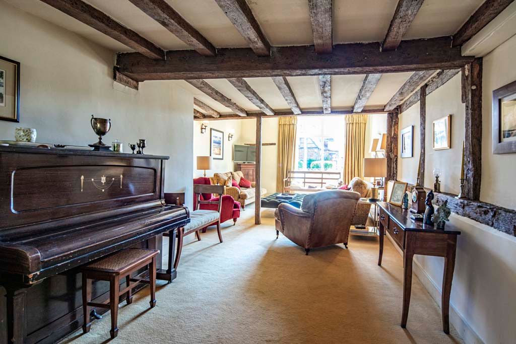 4 bed property for saleThe Old Stores, Ashampstead RG8 photo 4