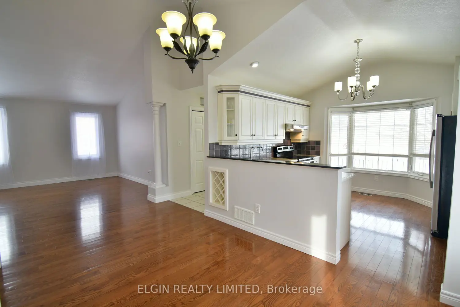 578 Wellington Street photo 2