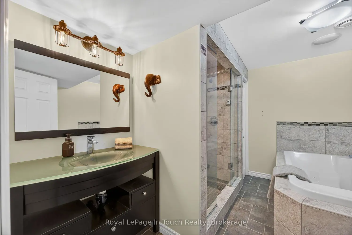 Additional image 15 of 39 St Laurent Boulevard