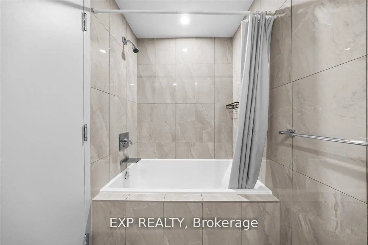 Additional image 10 of 101 Queen Street 910