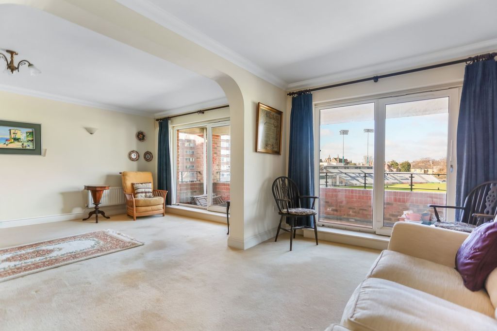 Additional image 4 of 2 bed flat for salePalmeira Avenue, Hove BN3