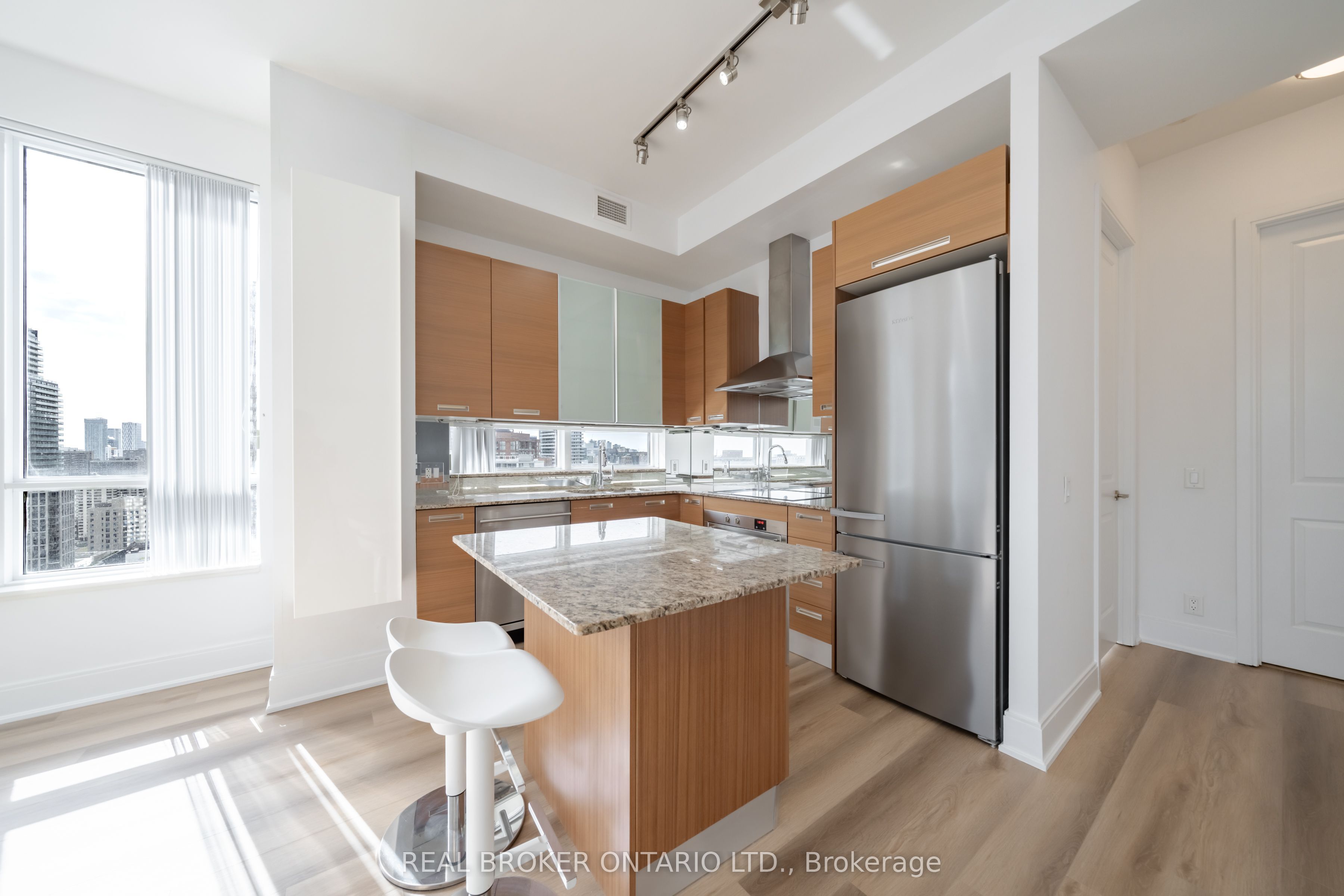 Additional image 6 of 2202-21 Balmuto Street, Toronto, ON, M4Y 1W4