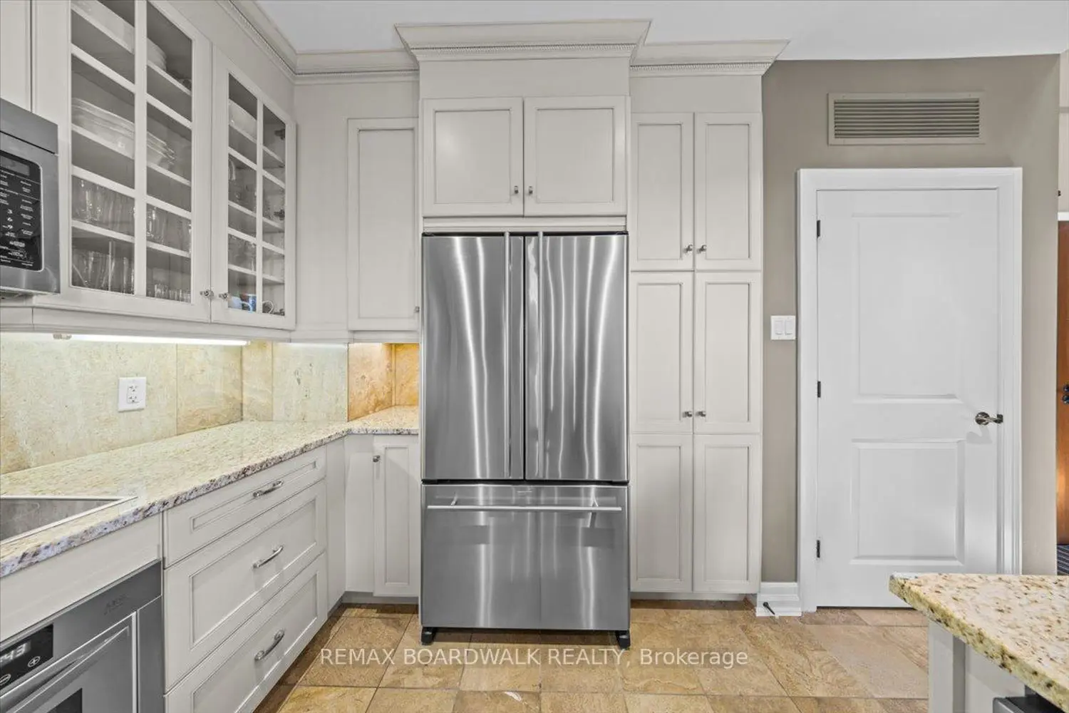 Additional image 3 of 320 Mcleod Street #Ph804