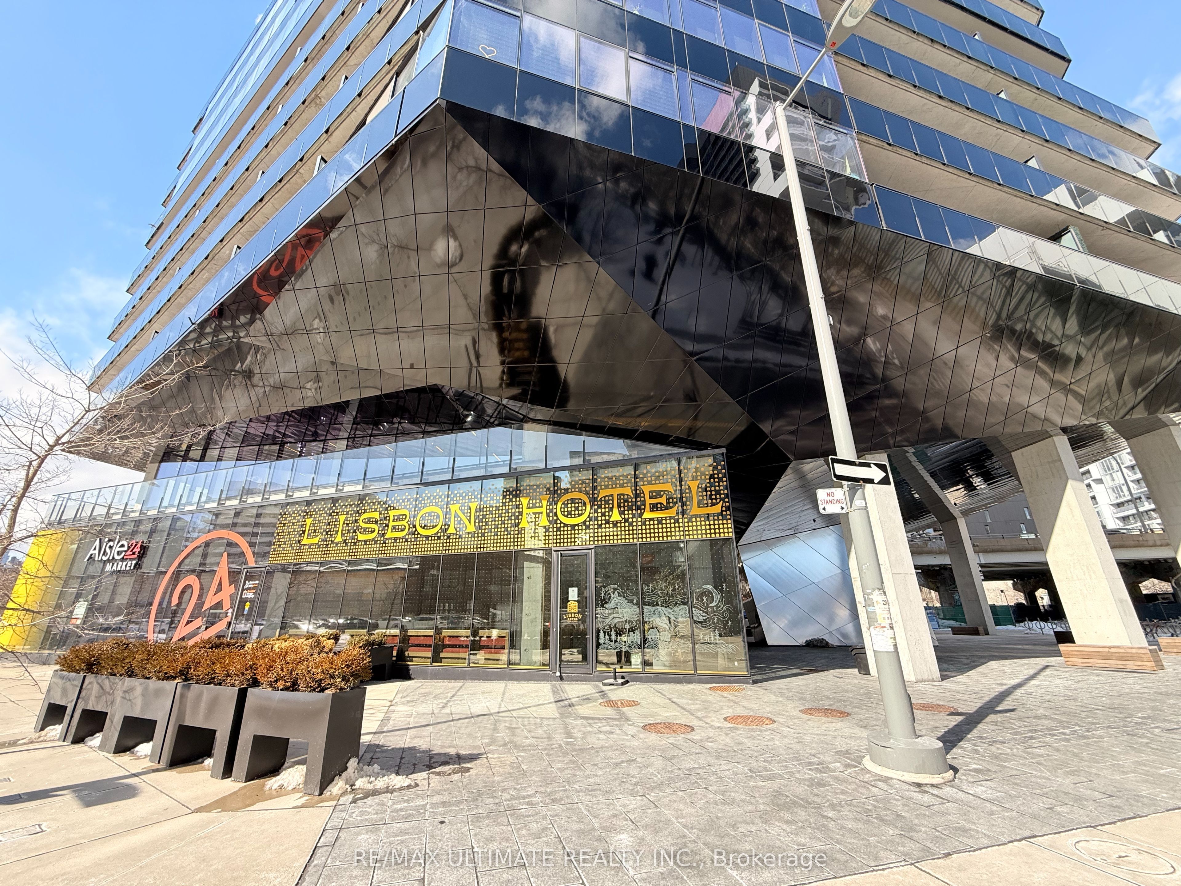 19 Lawren Harris Square, Toronto, ON, M5A 1H7