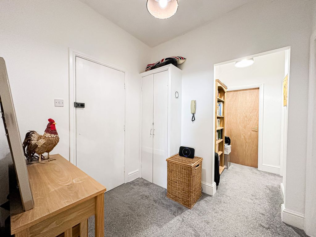 2 bed flat for saleStation Road, Thurstaston CH61 photo 5