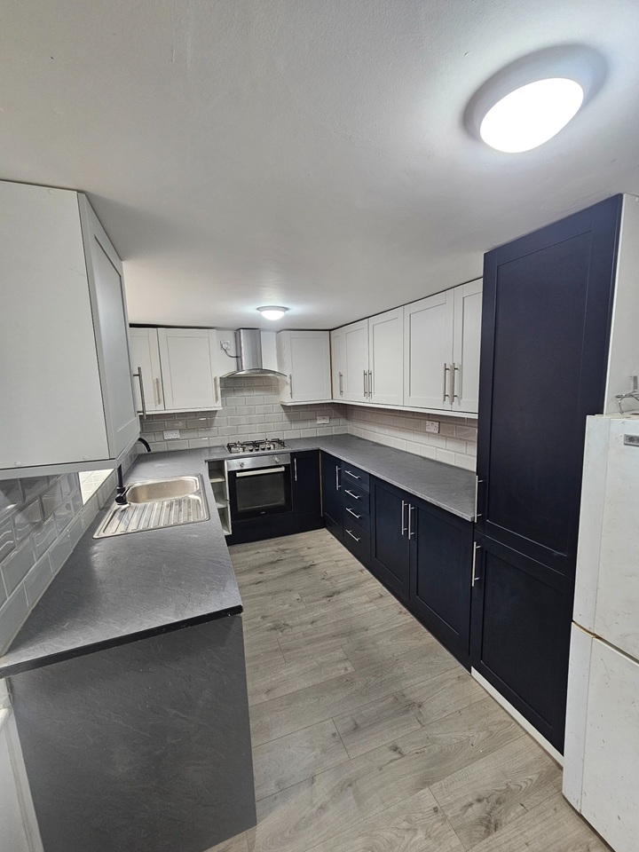 4 Bed Terraced House, Viscount Street, M14, N1 7GU