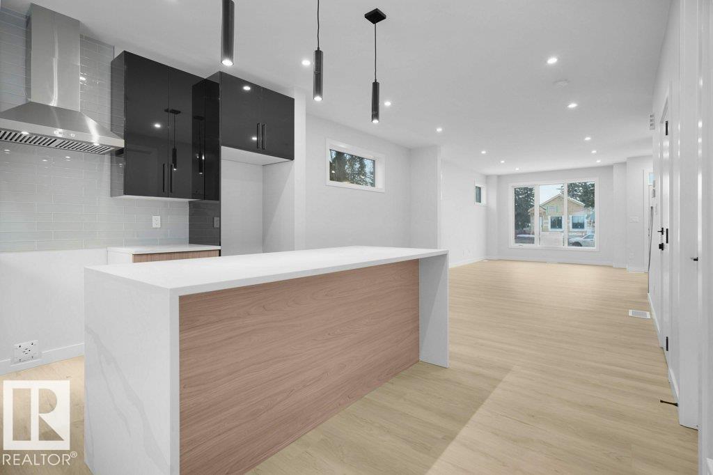 10663 61 Avenue NW, Edmonton, AB, T6H1L8