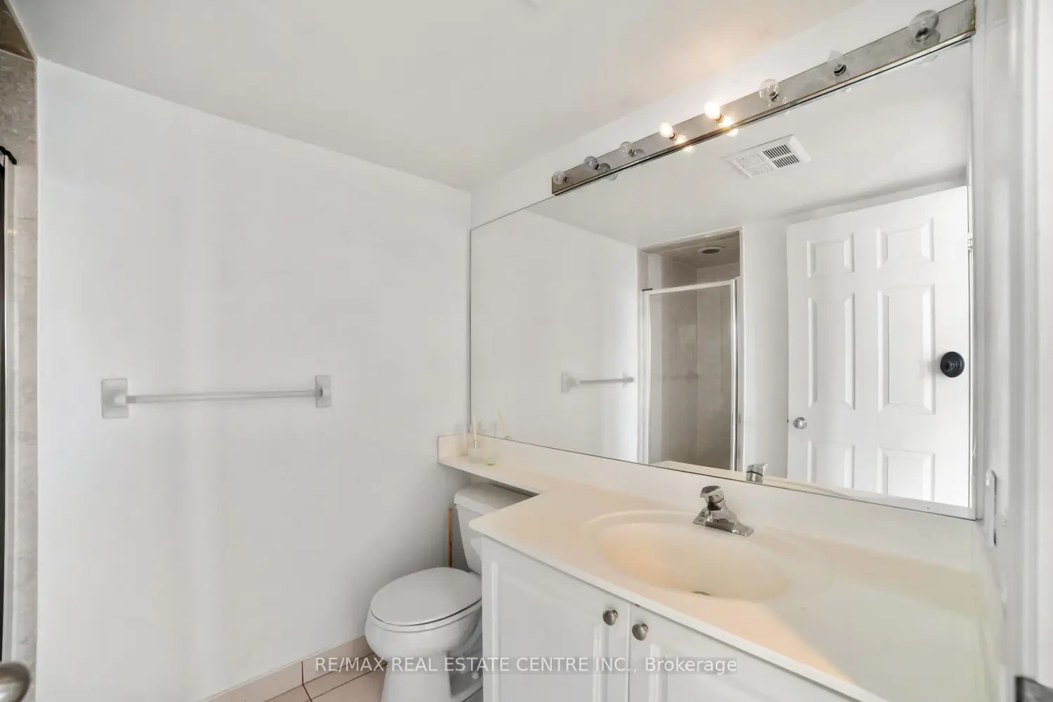 Additional image 14 of 30 Harrison Garden Boulevard 1605