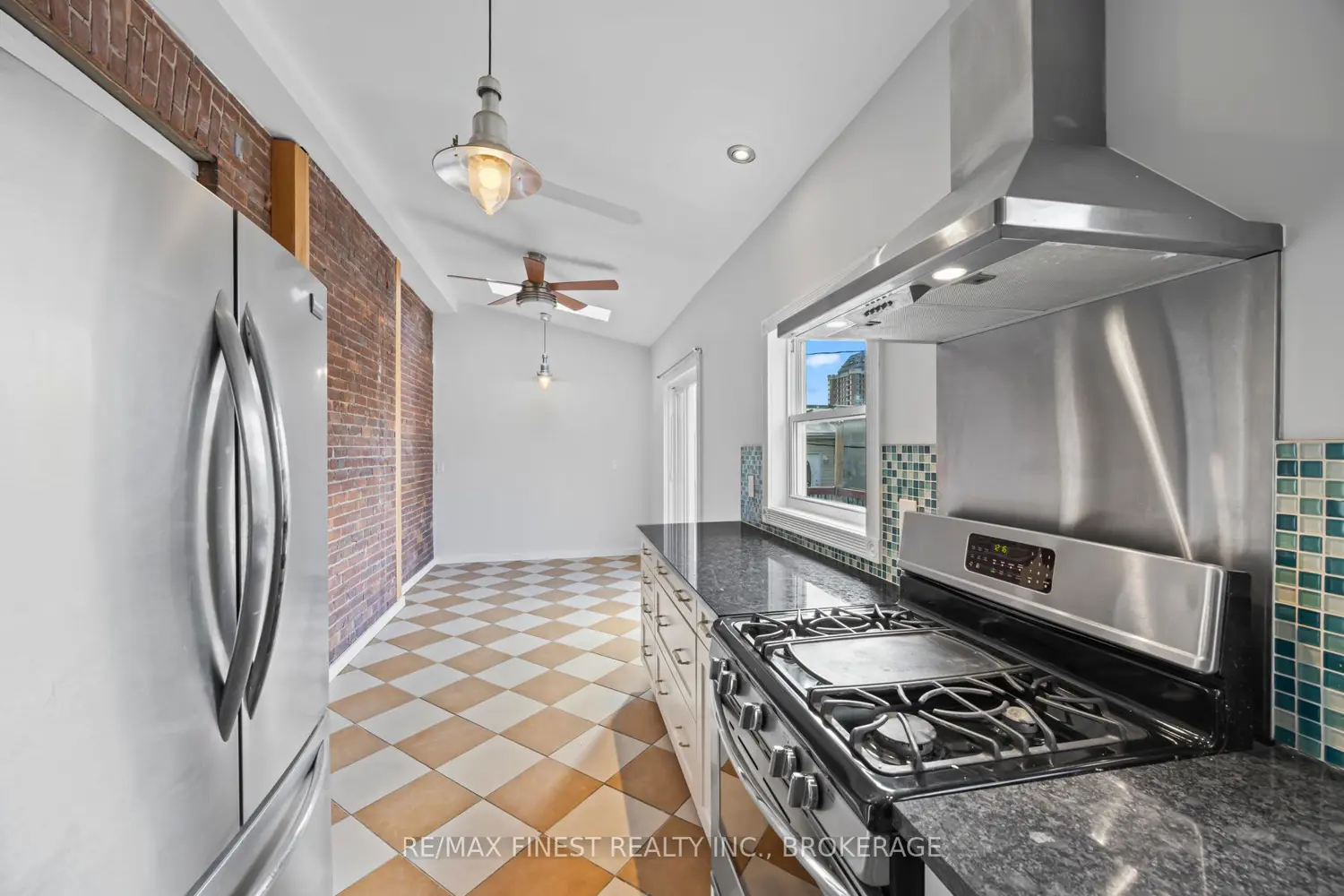 Additional image 20 of 10 Victoria Avenue