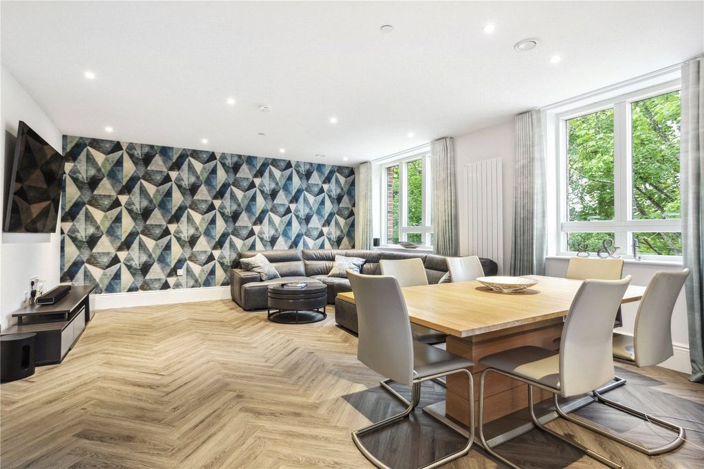 Additional image 6 of 3 bed flat for saleFellowes Rise, Winchester, Hampshire SO22