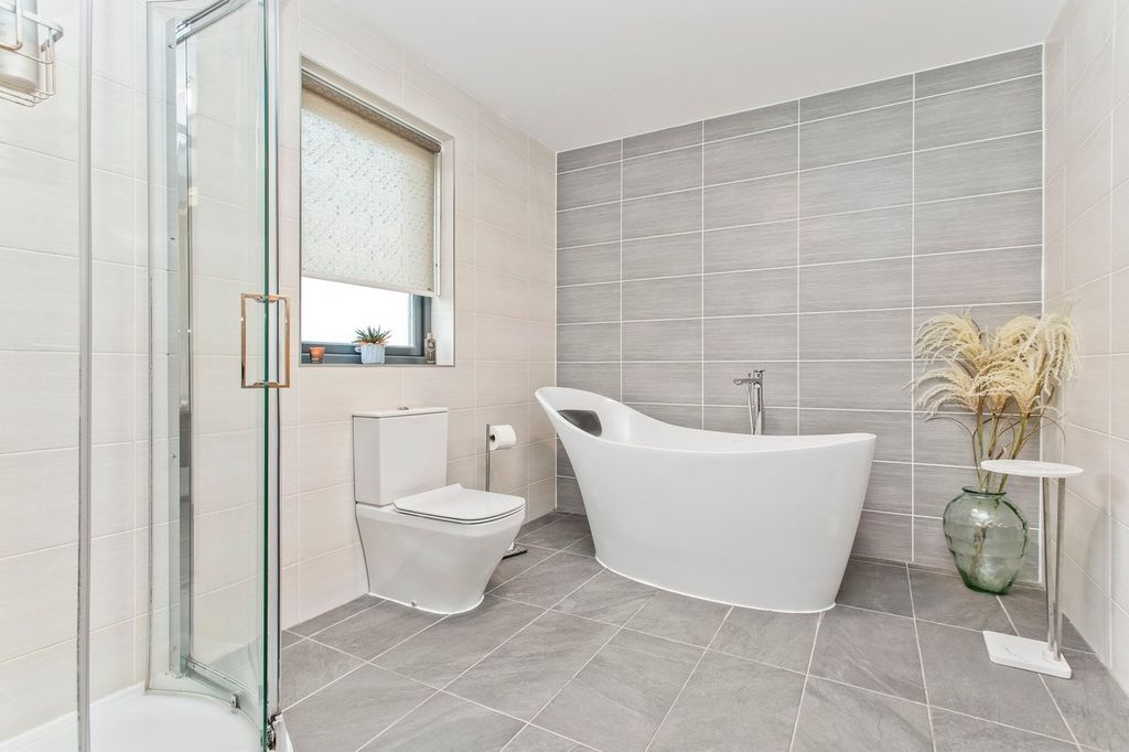 Additional image 24 of 5 bed detached house for saleElie KY9