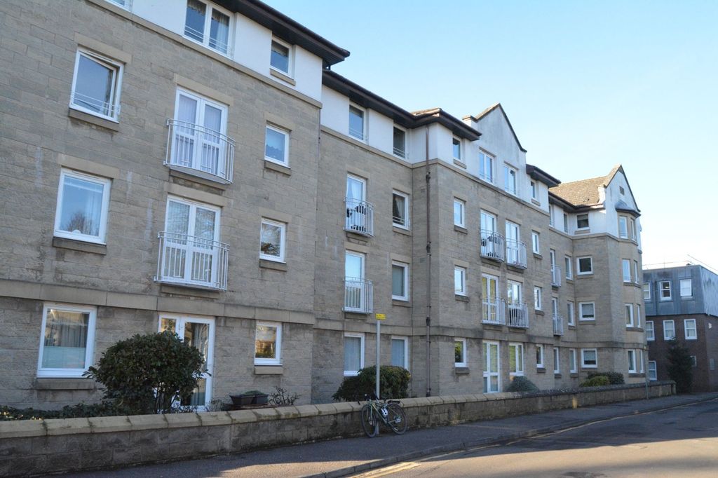 2 bed flat for saleWellside Place, Wellside Court FK1