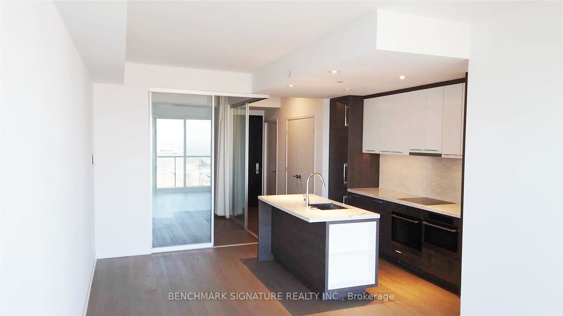 2805-488 University Avenue, Toronto, ON, M5G 0C1