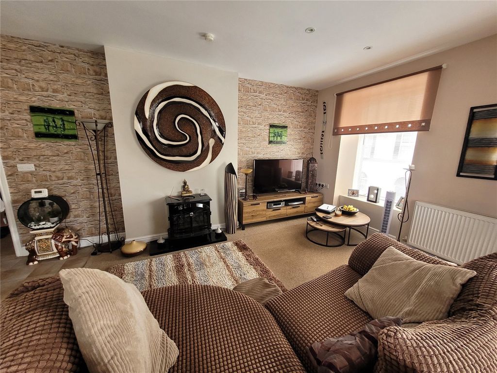 2 bed flat for saleThomas Street, Caernarfon, Gwynedd LL55 photo 5