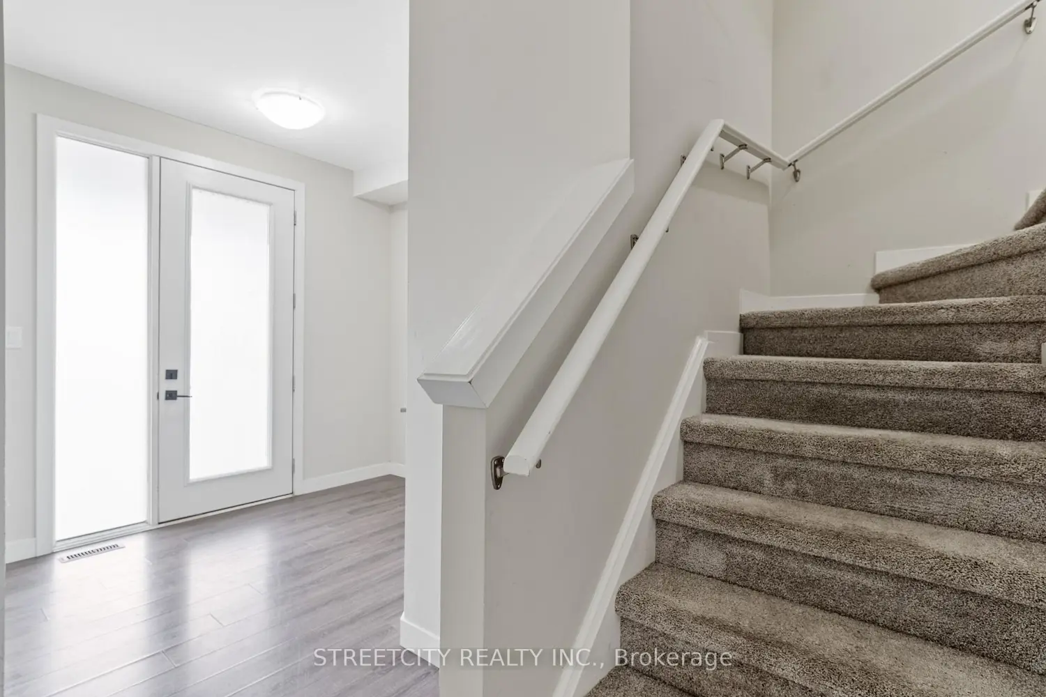 964 West Village Square photo 3