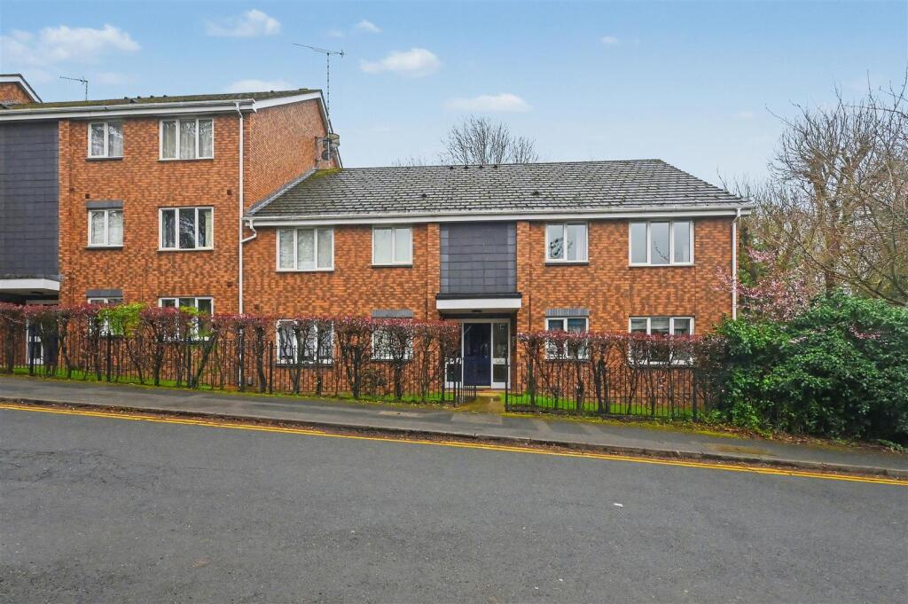 Cross Farm Road, Harborne, Birmingham, B17