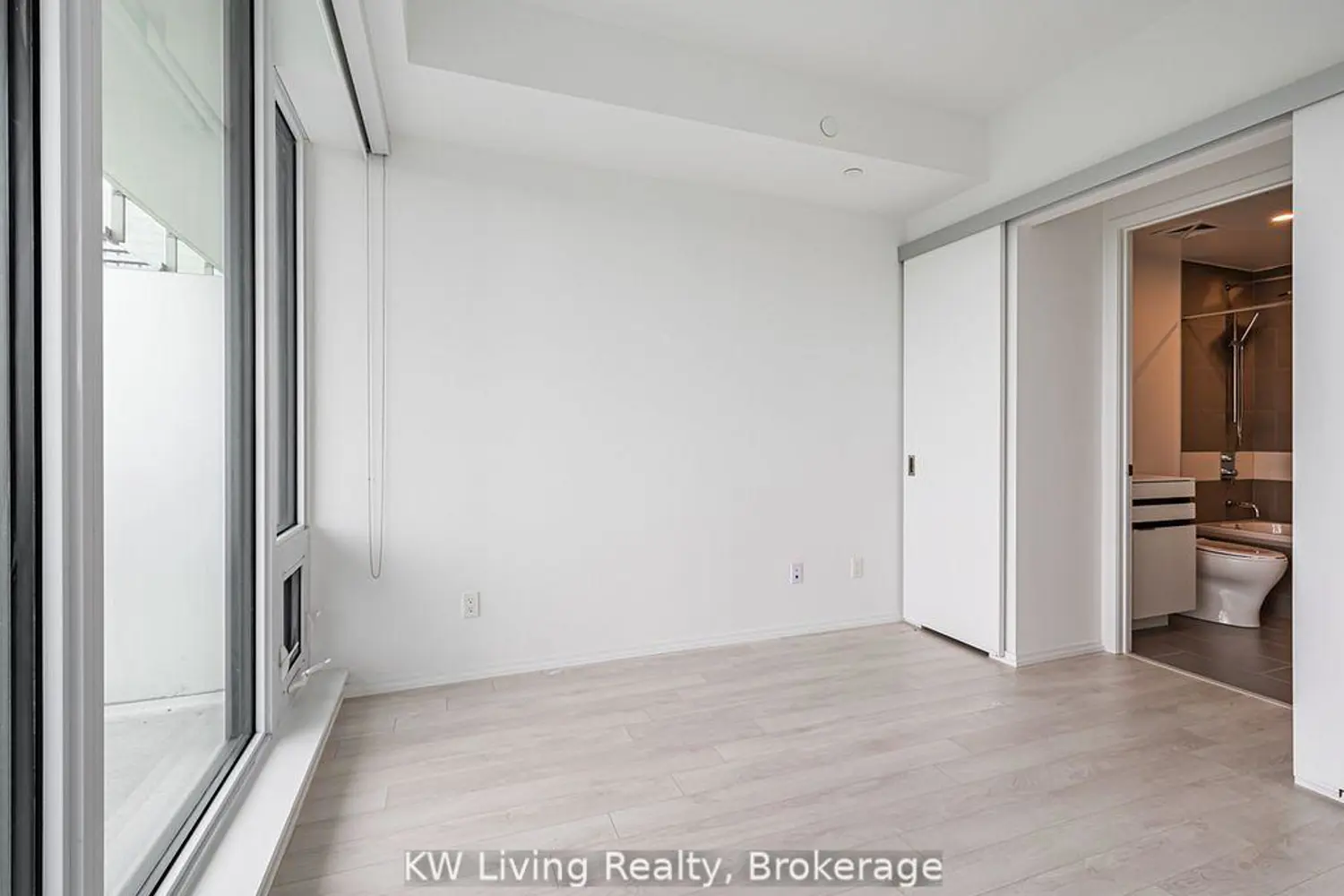 Additional image 10 of 197 Yonge Street 2102