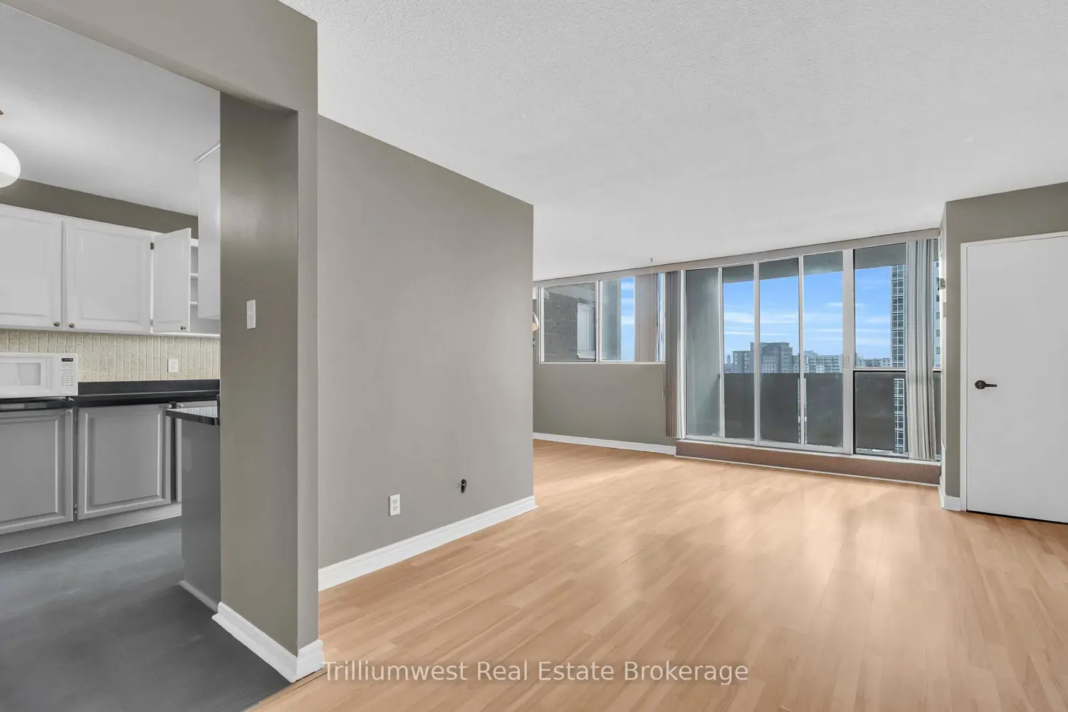 Primary image of 375 King Street 1003