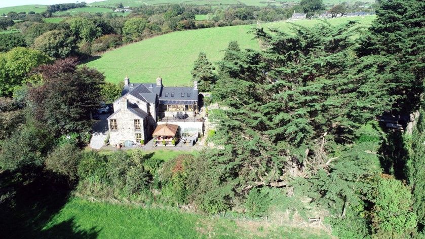 3 bed equestrian for saleLlanegryn LL36 photo 2